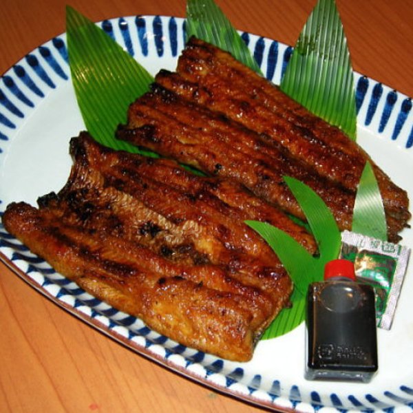 画像2: 鰻蒲焼き〈炭火焼特上〉二切 (2)